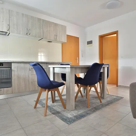 Ada Apartment E6 *